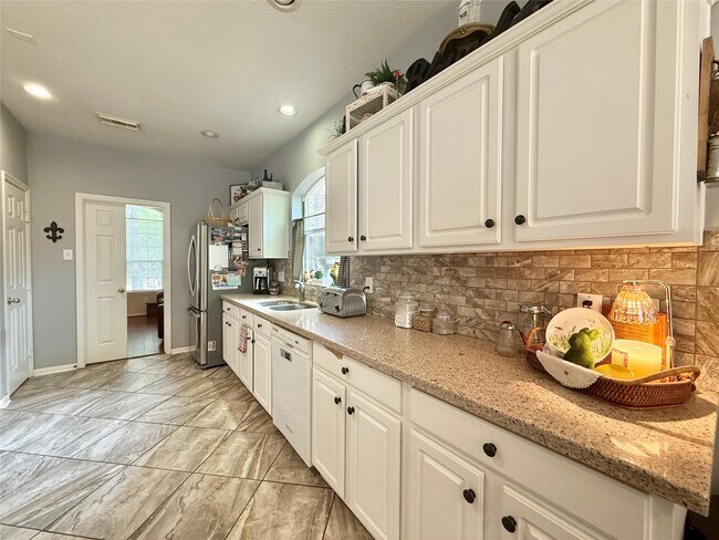 Building Photo - 176 S Holly Laurel Cir