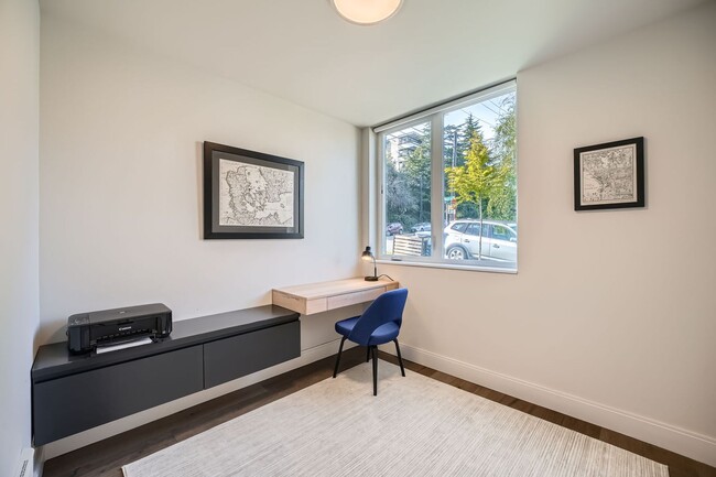 Building Photo - Modern stylings and cutting-edge convenien...