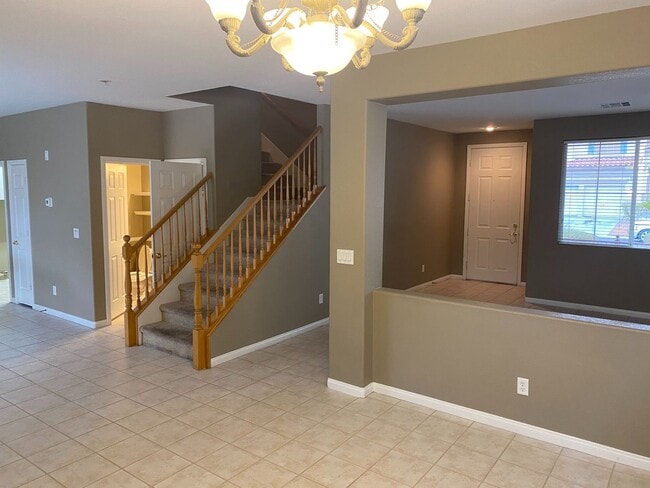 Building Photo - Gorgeous home close to Lake Sahara!