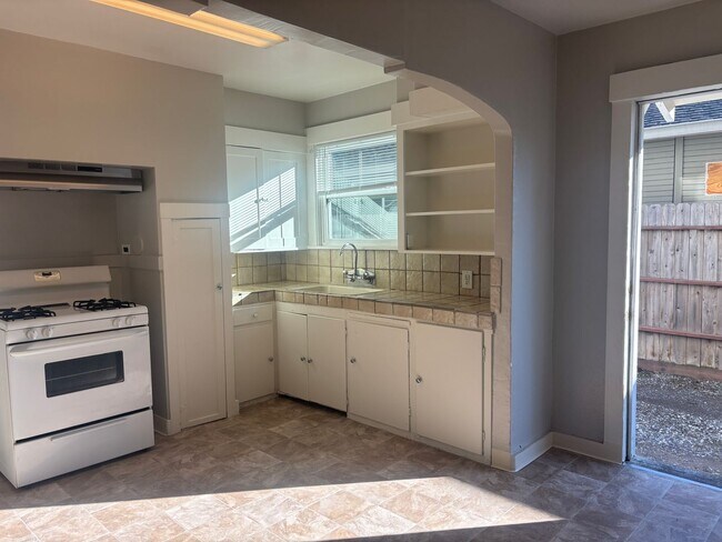 Building Photo - 54-2203