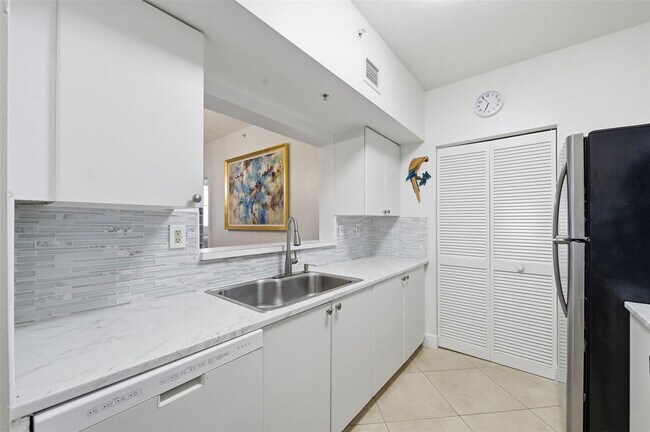 Building Photo - 3020 NE 32nd Ave