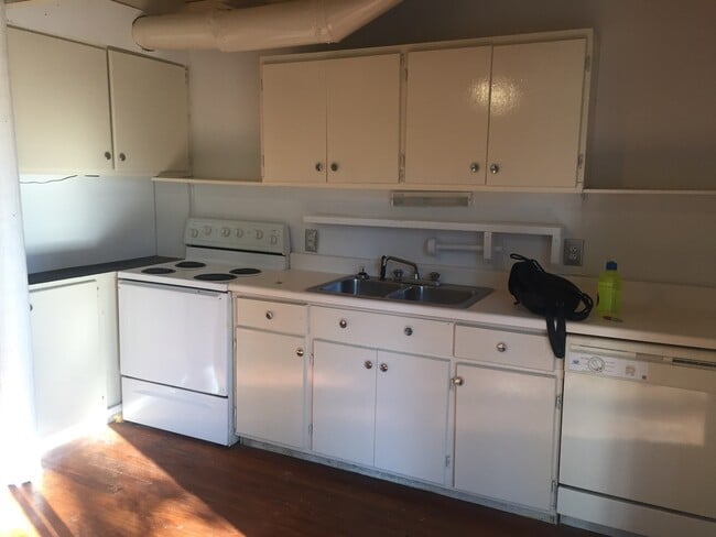 Building Photo - Unique & Affordable 2 Bedroom on Eastside ...