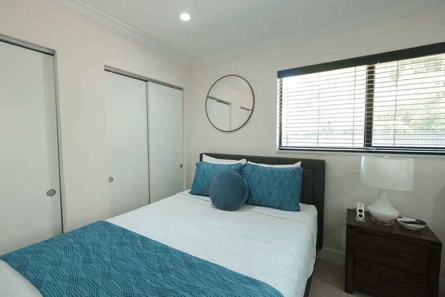 Building Photo - 1015 NE 89th St