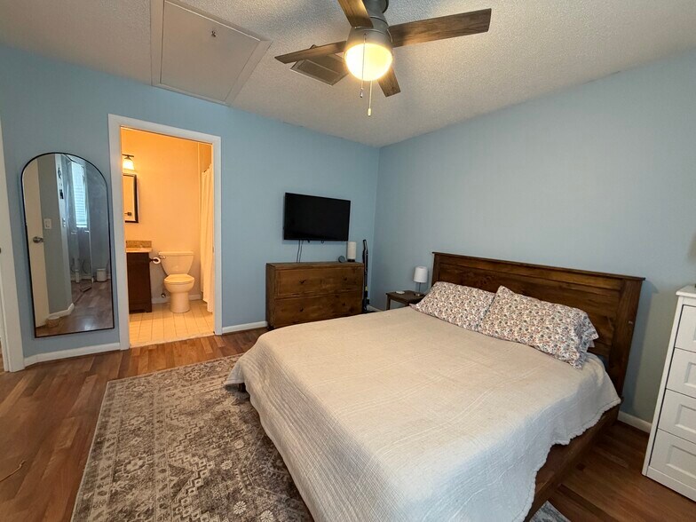 Building Photo - 873 Halifax Dr