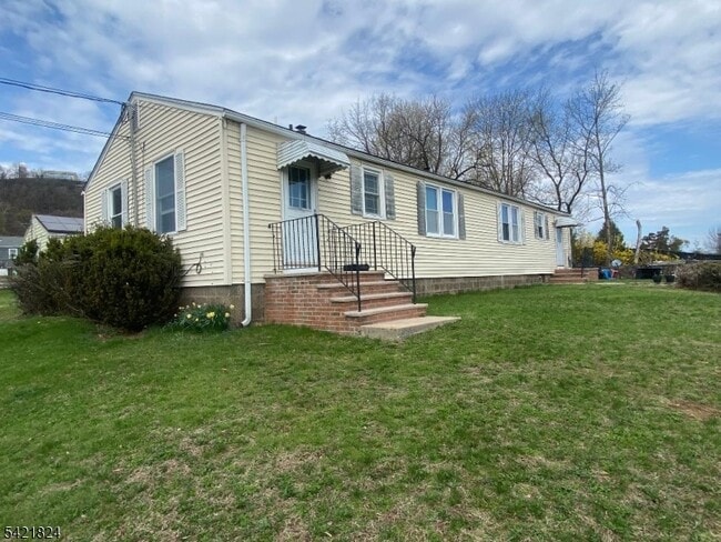 Building Photo - 15 Claverack Rd