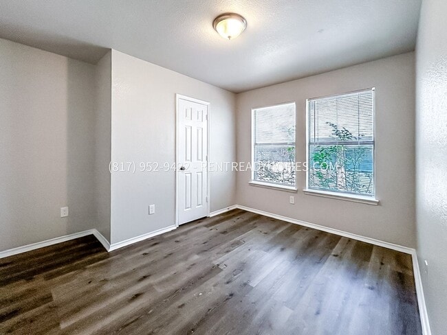 Building Photo - 3130 S Cherry Ln