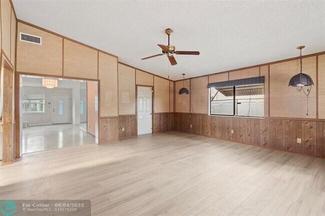 Building Photo - 939 Lytle St