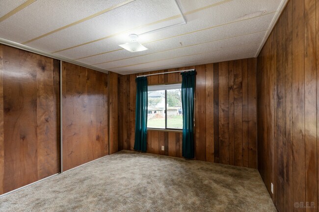 Building Photo - 58711 Louie Ct