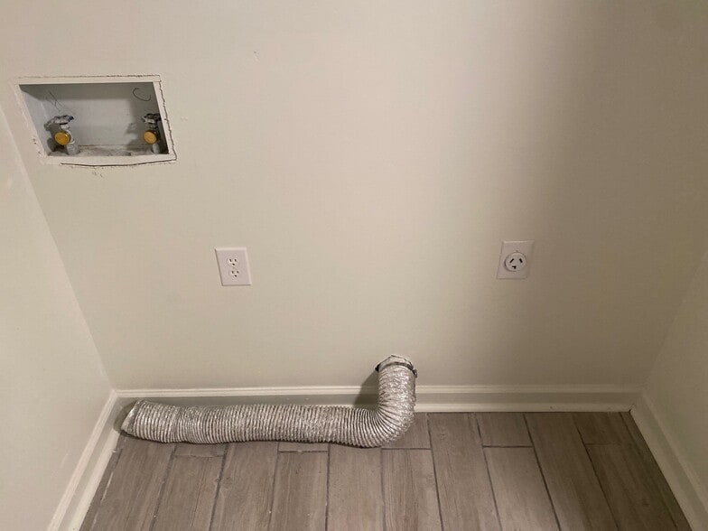 Building Photo - 18 Countryside Dr