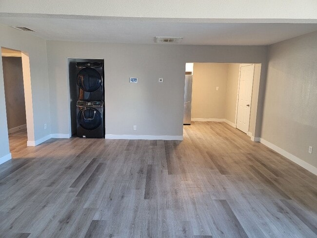 Building Photo - 3 BEDROOM**UPGRADES*CLOSE TO AREA SCHOOLS ...