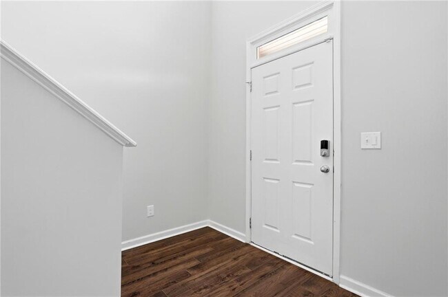Building Photo - 3132 Hawthorn Farm Blvd