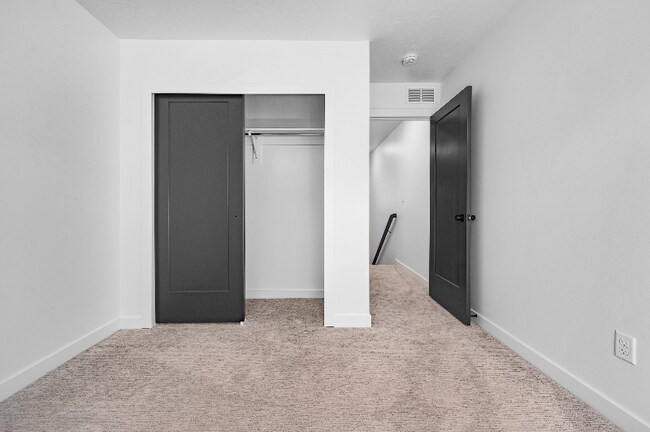 Building Photo - 487 W 620 N