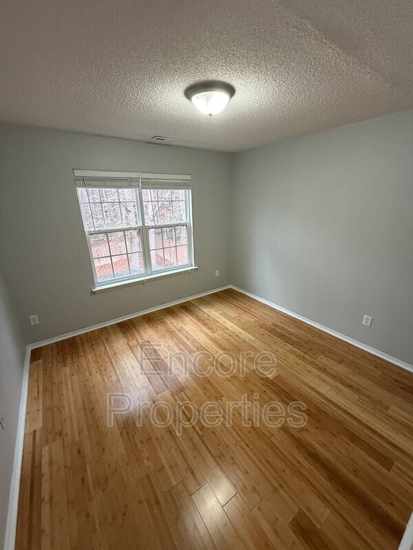 Building Photo - 6225 Saybrooke Dr