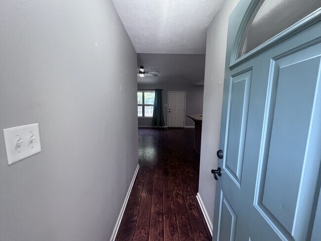 Building Photo - 34 Shamsie Dr