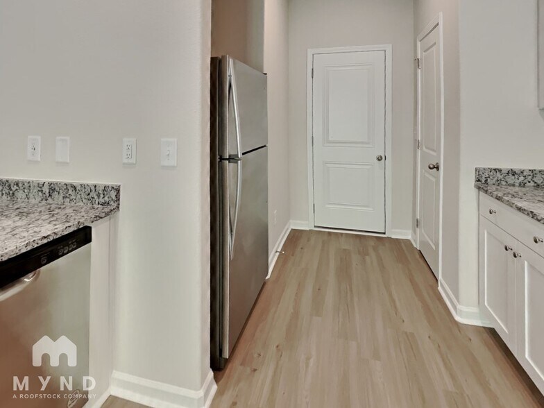 Building Photo - 240 Ivy Bank Dr