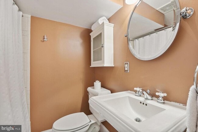 Building Photo - 900 N Livingston St