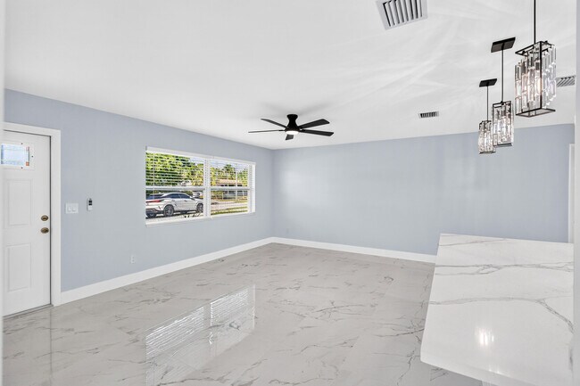 Building Photo - 1531 NE 33rd St