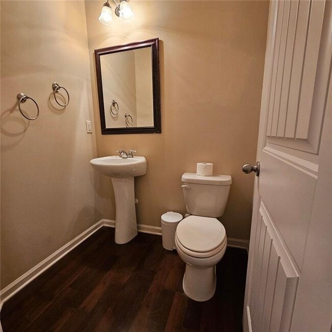 Building Photo - 413 Fern Bay Dr SW