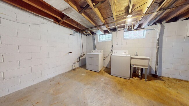 Building Photo - 11728 Minden Ave