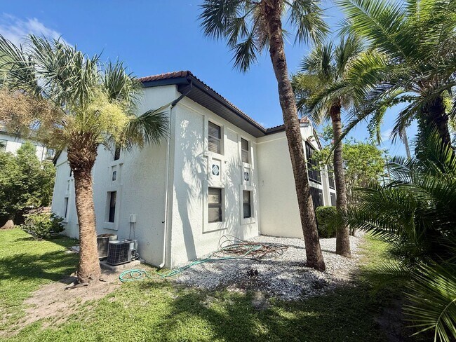 Building Photo - 2 bed 2 bath condo in Rosemary's District