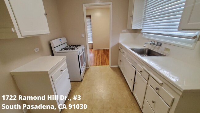 Building Photo - 1722 Raymond Hill Rd