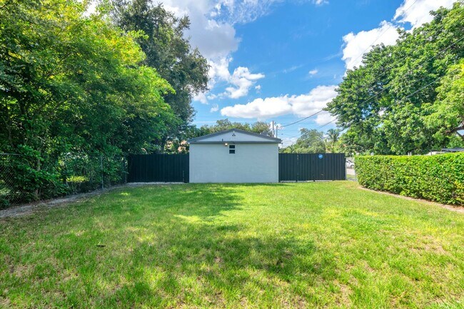 Building Photo - Rented