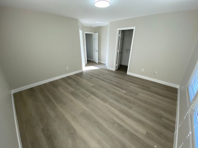 Building Photo - Two Story 3 bed/2.5 bath home in Silverado Ranch area