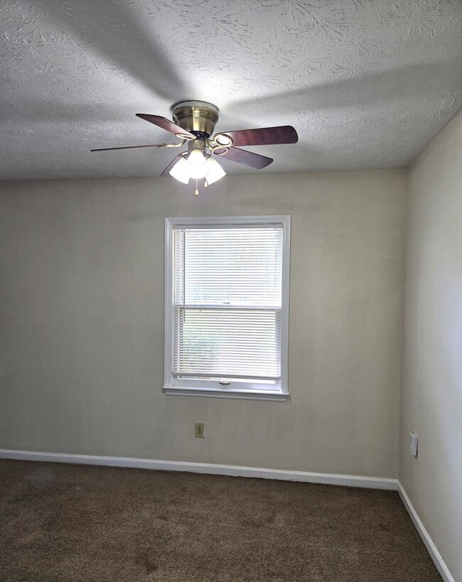 Building Photo - Camelot 2 Bedrooms. 1st Floor Apartment.  ...