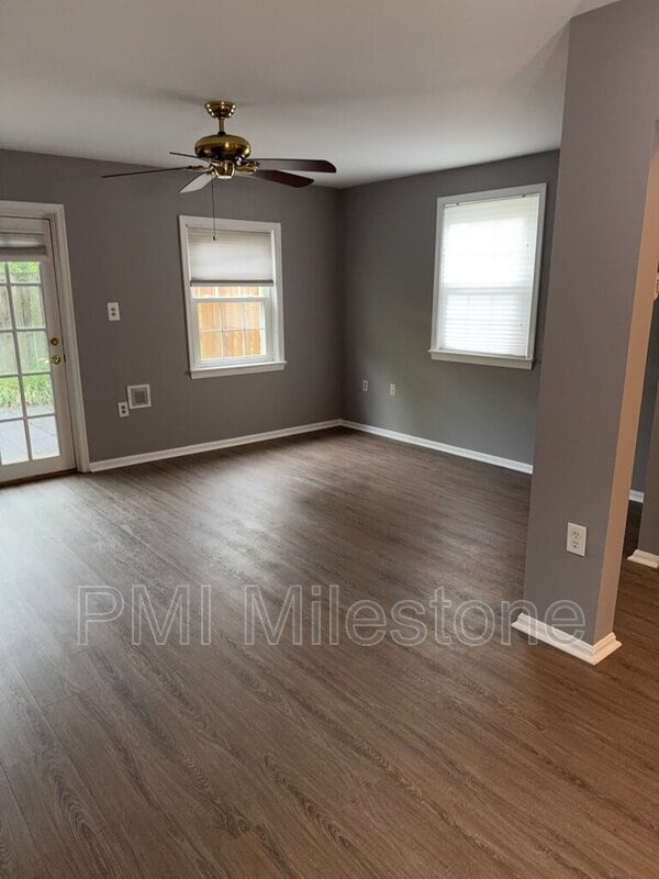 Building Photo - 749 Azalea Dr