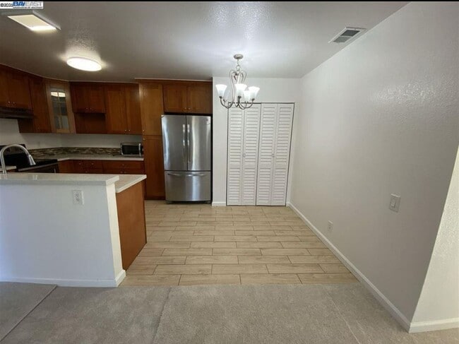 Building Photo - 178 Hackamore Common