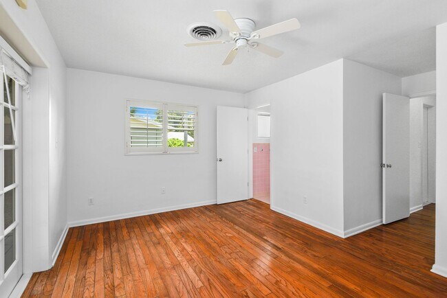 Building Photo - 2107 Brookview Dr