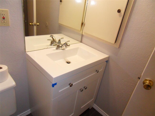 Building Photo - 811 Sirocco Dr