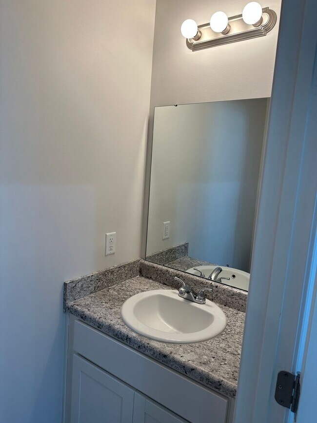 Building Photo - AVAILABLE NOW — Spacious 3-Bedroom | 2.5-Bath Home in Cullman
