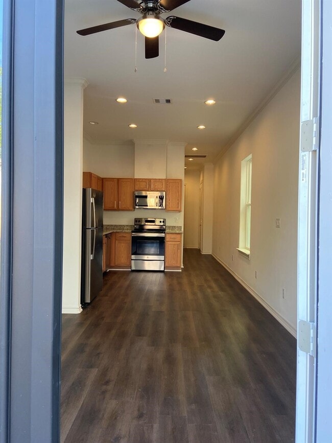 Building Photo - 3253 Real St