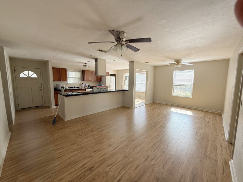 Building Photo - 1020 Longstreet Dr