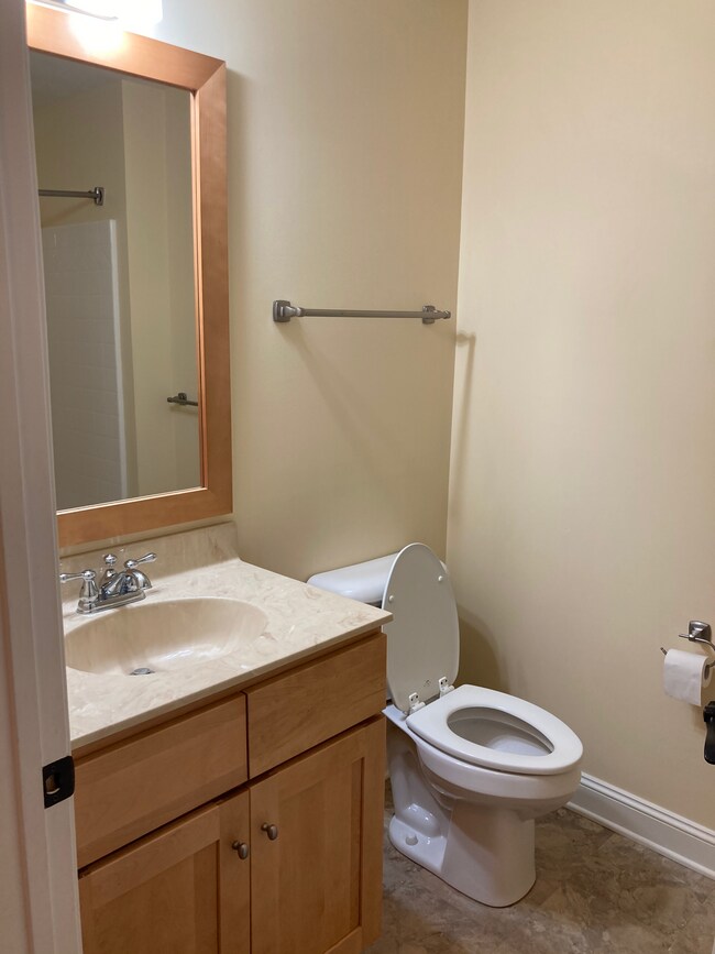 Building Photo - 2539 Greenport Dr