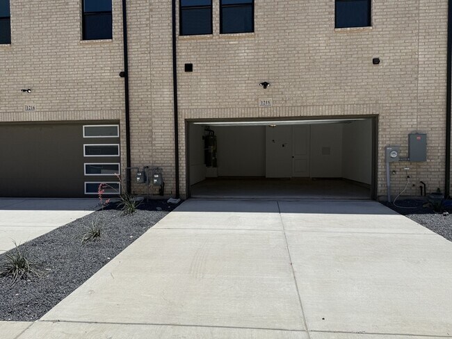 Building Photo - 1218 Daybreak Dr