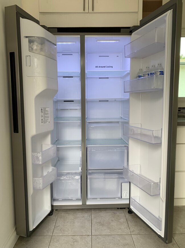 Building Photo - 3172 Rowena Ave