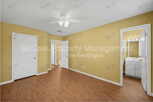 Building Photo - 207 Evelyn St