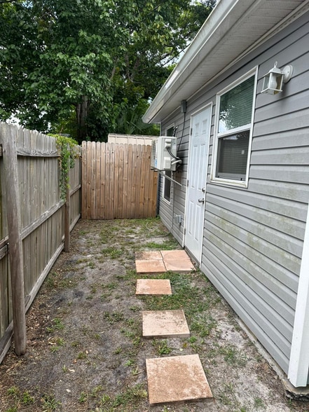 Building Photo - 3204 Delray Dr