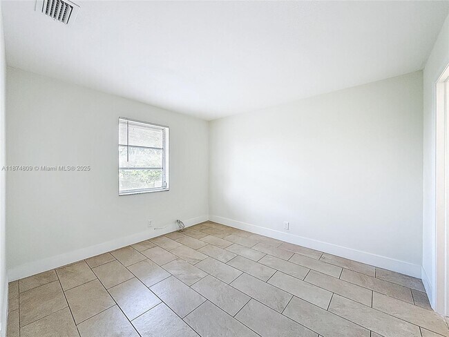 Building Photo - 1379 Seaview