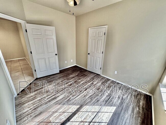 Building Photo - 151 Bison Ct Way