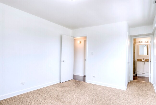 Building Photo - 6101 W 94th St