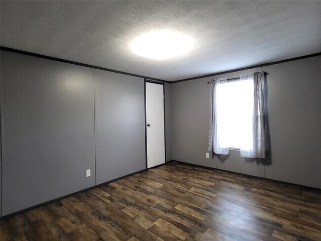 Building Photo - 21518 Cherry Hollow Dr