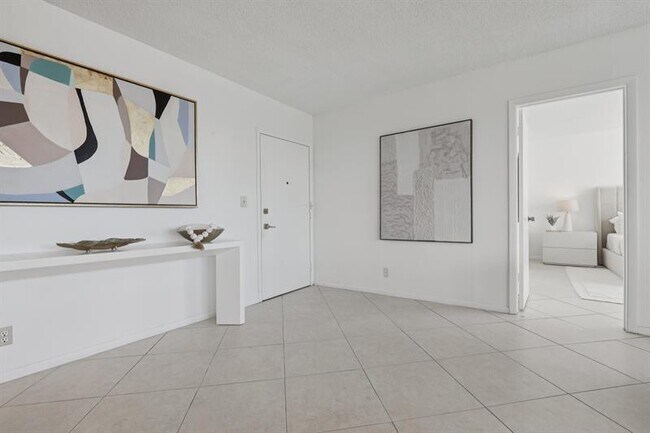 Building Photo - 2701 N Ocean Blvd