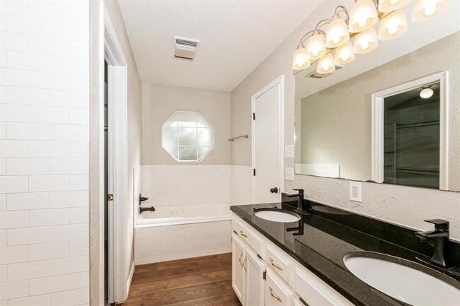 Building Photo - 703 Badger St NE