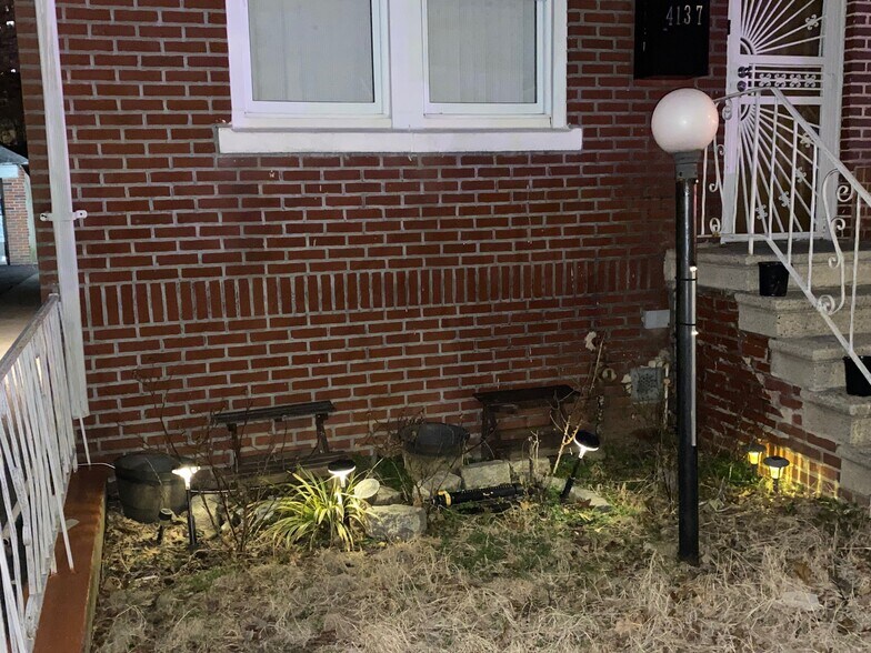 Front garden (winter) - 4137 Boyd Ave