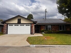 Building Photo - 925 Royal Oaks Dr