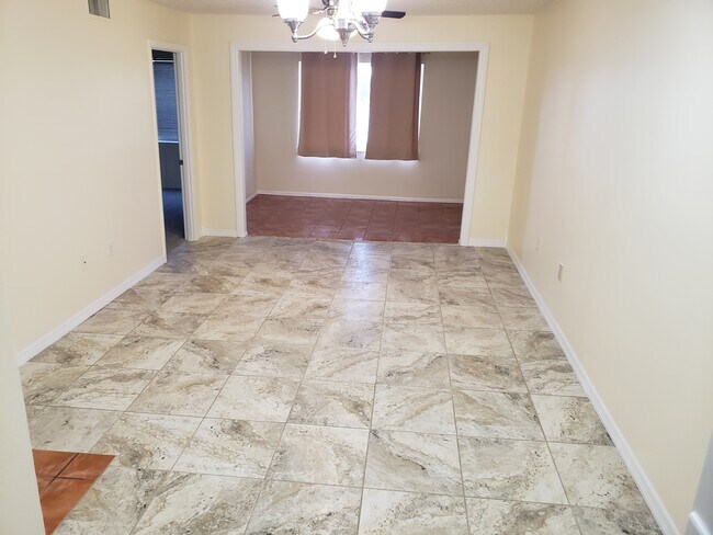 Building Photo - 4107 Lake Bayshore Dr