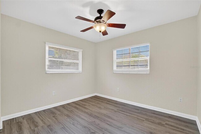 Building Photo - 311 NE 5th St